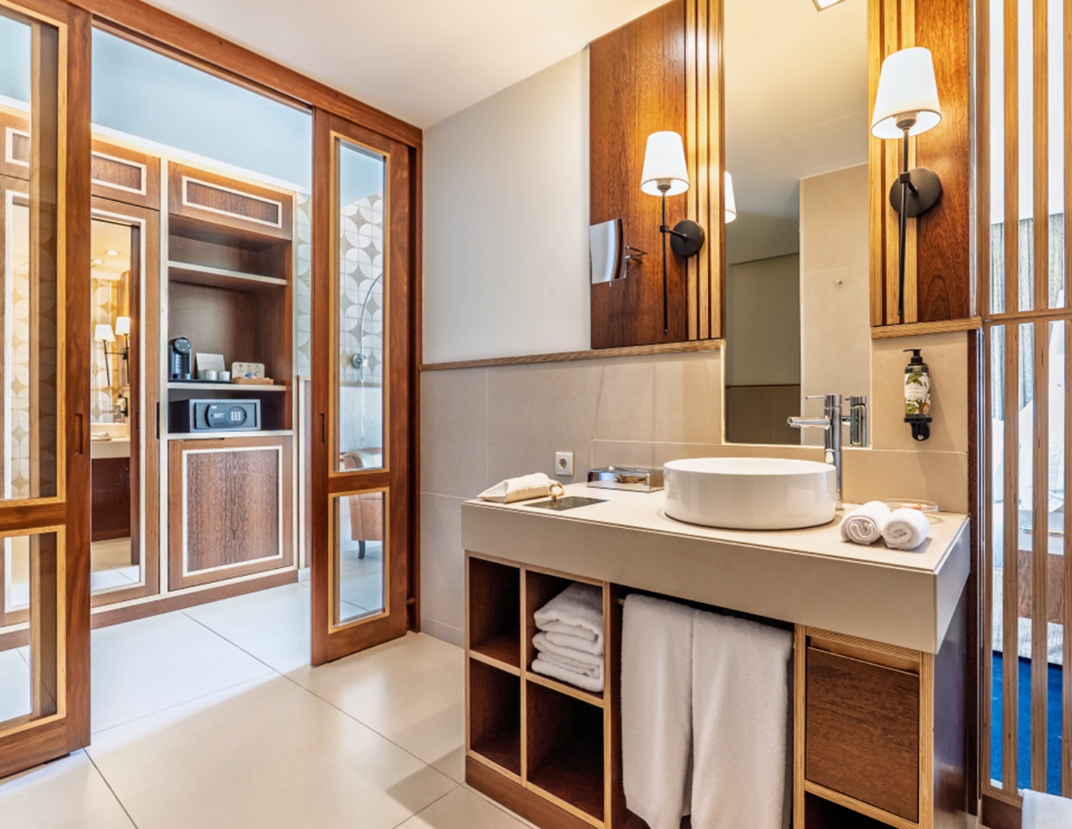 Wine & Books by the Sea